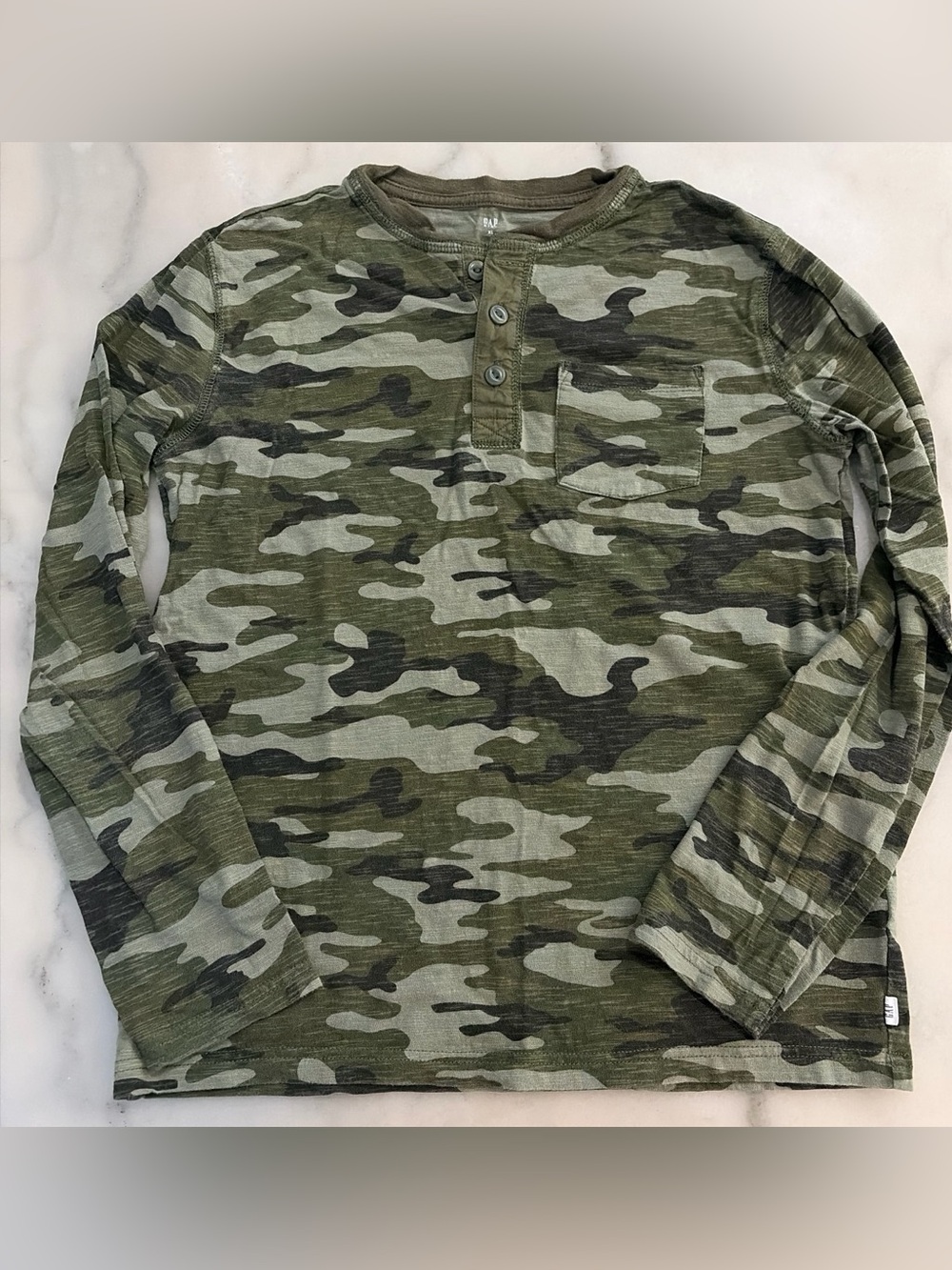 GAP Men’s Olive Green Camo Henley Long Sleeve Shirt